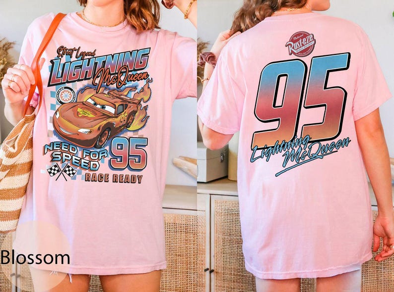 Retro 2-seitiger Lightning Mcqueen 95 Comfort Colors Shirt, Disney Pixar Cars Shirt, Cars Familienurlaub 2026, Radiator Springs, Cars Boxencrew Bild 4