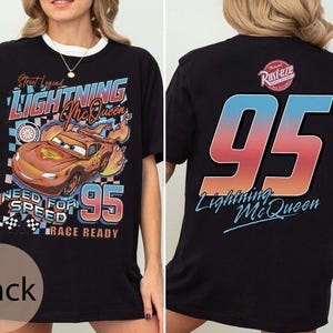 K&ouml;nnte beinhalten: Ein Set aus drei Keramikbechern mit gesprenkelter, matter Oberfl&auml;che. Die Becher sind in den Farbt&ouml;nen Creme, Hellgrau und Dunkelgrau gehalten. Jeder Becher hat ein schlichtes, minimalistisches Design und einen abgerundeten Henkel.