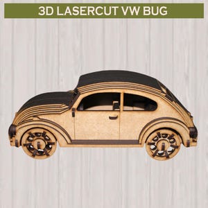 Puede incluir: Un modelo 3D cortado con láser de un coche VW Bug, con capas de madera de color tostado claro y detalles en marrón oscuro. El perfil lateral muestra la forma redondeada, ruedas con radios y una manilla. El texto 3D LASERCUT VW BUG es visible.