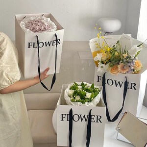 Sacchetti regalo floreali con logo personalizzato / Confezioni di bouquet di carta di lusso con manici a nastro / Sacchetti regalo floreali riciclabili