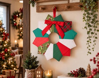 Quilted Christmas Wreath, 50cm Fabric Door Hanging, Patchwork Holiday Wall Decor, Reusable Xmas Wreath, Gift for Quilters, Seasonal Decor