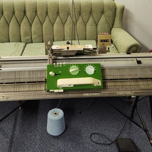 Electric Knitting Machine 