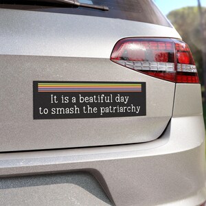 It's a beautiful day to smash the patriarchy Automagneet bumpersticker Rechts-feministische vrouwensticker Vrouwen powerfeminisme tegen het patriarchaat