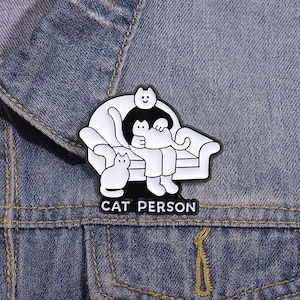 Épinglette en émail pour amoureux des chats - Badge de personne chat amusant pour veste à dos - Joli cadeau d'épinglettes de chat noir et blanc pour les propriétaires d'animaux de compagnie