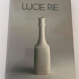 Signerad Lucie Rie-bok: British Potter, 1981, översikt över hennes liv plus äkthetsbrev