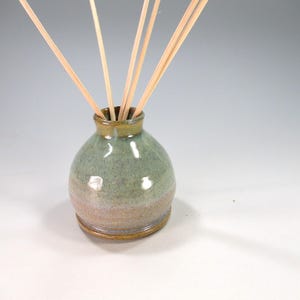 Ceramic Reed Diffuser, Handmade Pottery Essential Oil Pot with Reeds