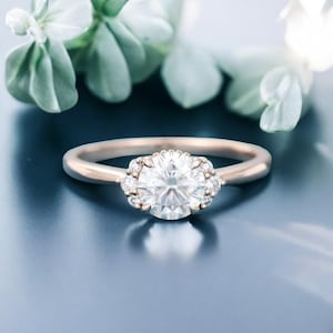 4 Prong Cluster Moissanite Diamond Proposal Ring Unique Bridal Promise Wedding Ring Women 7MM 1.50CT Round Cut Moissanite Engagement Ring