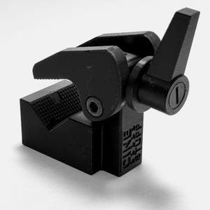 AC およびカメラ カートのアクセサリ用の Mafer クランプ。
