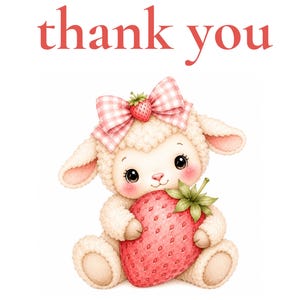 Pu&ograve; includere: Un'illustrazione a cartoni animati di un agnello color crema con grandi occhi scuri e guance rosa, che tiene in mano una grande fragola rossa. L'agnello indossa un fiocco a quadretti rosa e bianco sulla testa con un piccolo dettaglio a fragola. Il testo thank you &egrave; sopra.
