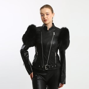 Echte Lammfell-Schwarzlederjacke mit Fuchspelzschultern für stilvollen Damen-Wintermantel mit Reißverschluss