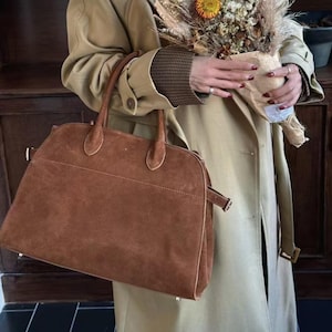 Minimalistische Wildleder-Top-Grifftasche für Frauen, kleine strukturierte Tasche mit langem Riemen, elegante Schultertasche für die Arbeit, lässige Alltagshandtasche