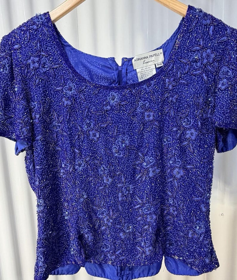 Blusa de noche de seda con cuentas de Adrianna Papell, estampado floral azul, talla 10 petite, estilo vintage de los años 90. imagen 11