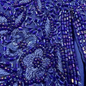 Blusa de noche de seda con cuentas de Adrianna Papell, estampado floral azul, talla 10 petite, estilo vintage de los años 90. imagen 4