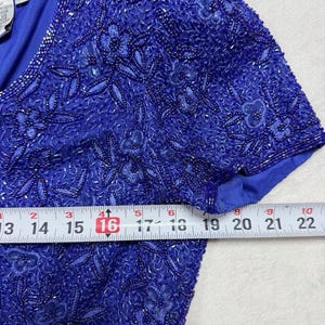 Blusa de noche de seda con cuentas de Adrianna Papell, estampado floral azul, talla 10 petite, estilo vintage de los años 90. imagen 6