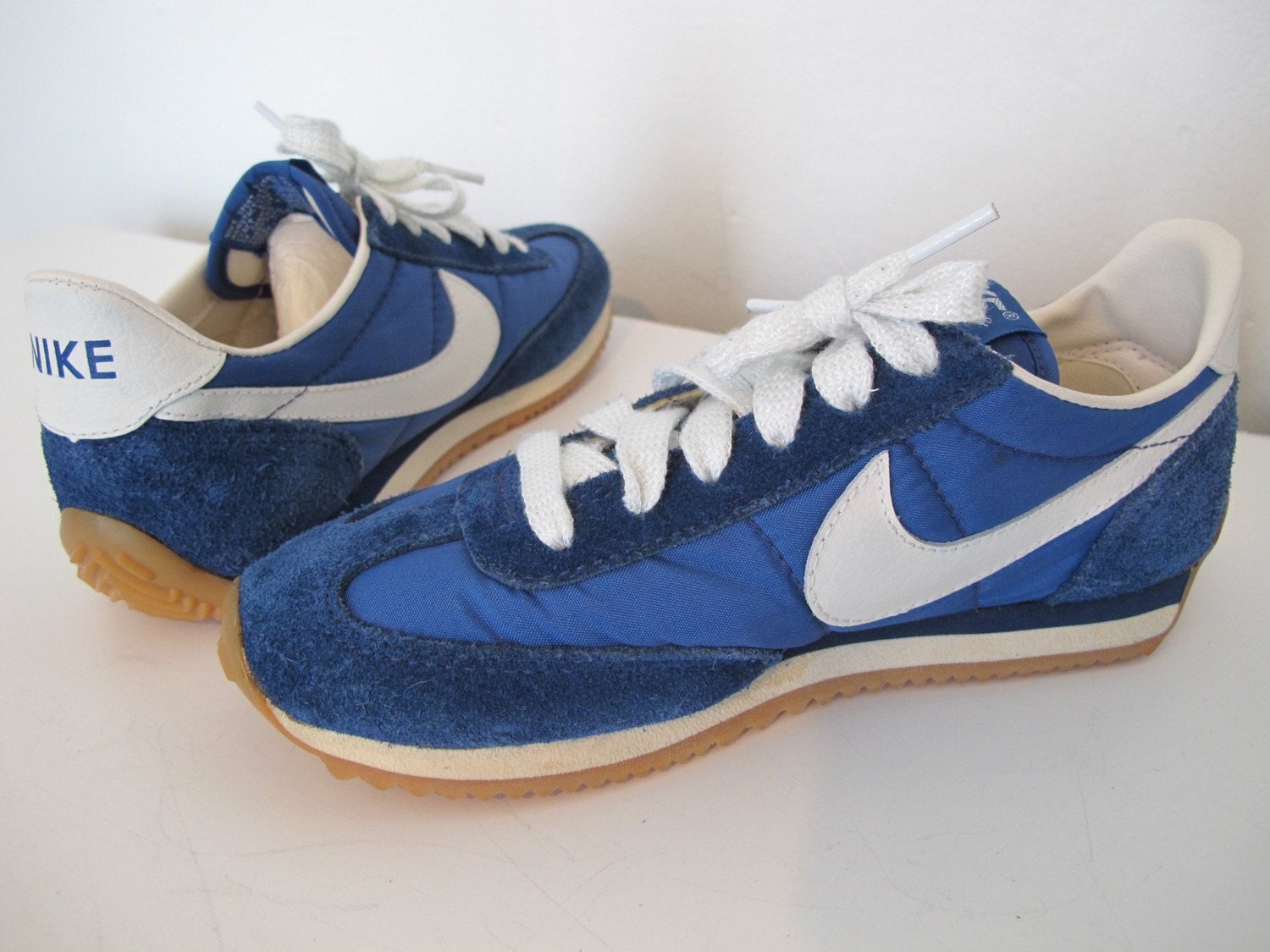 nike shoes with blue swoosh