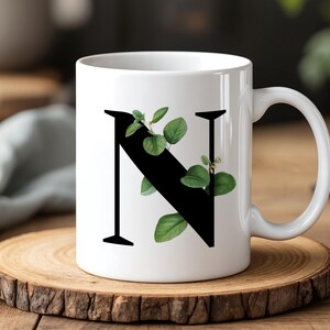 Taza de café de cerámica personalizada con inicial N y diseño de hojas verdes, letra botánica, 330 ml, regalo para ella o él