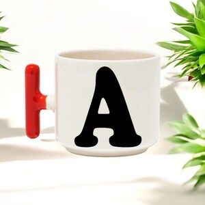 Caneca Monograma Letra A 250 ml Caneca de Cerâmica com Alça Vermelha Ideia de Presente Personalizada Caneca de Café com Inicial Elegante