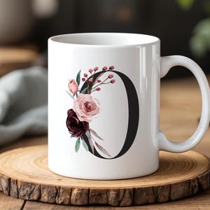 Caneca personalizada com letra O floral 330 ml, caneca de café com monograma e inicial personalizada, ideia de presente, caneca de cerâmica elegante para ela