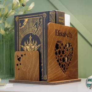 Herzbuchhalterständer, personalisiertes Geschenk für Leser, benutzerdefinierte Buchnachttisch, Weihnachtsgeschenk für Buchliebhaber
