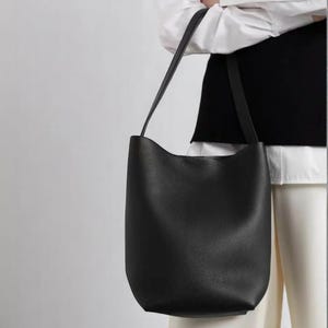 Klassische Echtleder Einkaufstasche für Frauen | Minimalistische Alltagshandtasche | Große Umhängetasche aus weichem Leder | Elegante Arbeitstasche