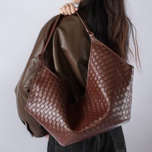 Vintage Rindsleder Tasche | Gewebte Schultertasche für Frauen | Handgemachte Retro Geldbörse | Trendige Hobo Bag | Geschenk für Sie