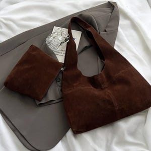 Handgefertigte Wildleder Schultertasche für Frauen – Achseltasche, weiche Hobo Geldbörse, tägliche Arbeit & Reisen Handtasche, stilvolles Damen Geschenk, Wildleder Brieftasche