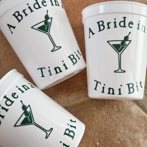 Tazze per addio al nubilato "Sposa in un piccolo pezzo" / Bomboniere per addio al nubilato / Personalizzate / Decorazioni personalizzate