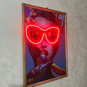 Neon Woman Portrait LED Wall Art: Modern Pop Art, Illuminated Interior Decor