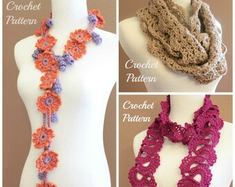 Può includere: Tre sciarpe all'uncinetto in diversi colori e stili. La prima sciarpa è un design lungo e fluido con fiori arancioni e viola. La seconda sciarpa è una sciarpa marrone, spessa, in stile collo a scialle. La terza sciarpa è una sciarpa rosa, di pizzo, con un design delicato.