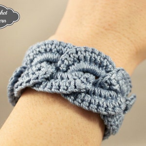 CROCHET PATTERN Crochet Bracelet Infinity Link Cuff, Crochet Bracelet, Easy Crochet Pattern, Crochet Jewelry Pattern, Beginner Pattern image 1