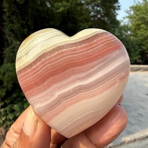 Pink Banded Calcit Herz polierter Stein