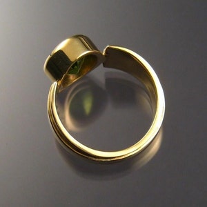 Peridot ring, 18k Gold image 4