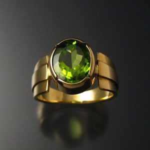 Peridot ring, 18k Gold image 5