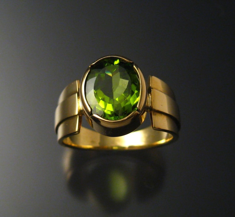 Peridot ring, 18k Gold image 5