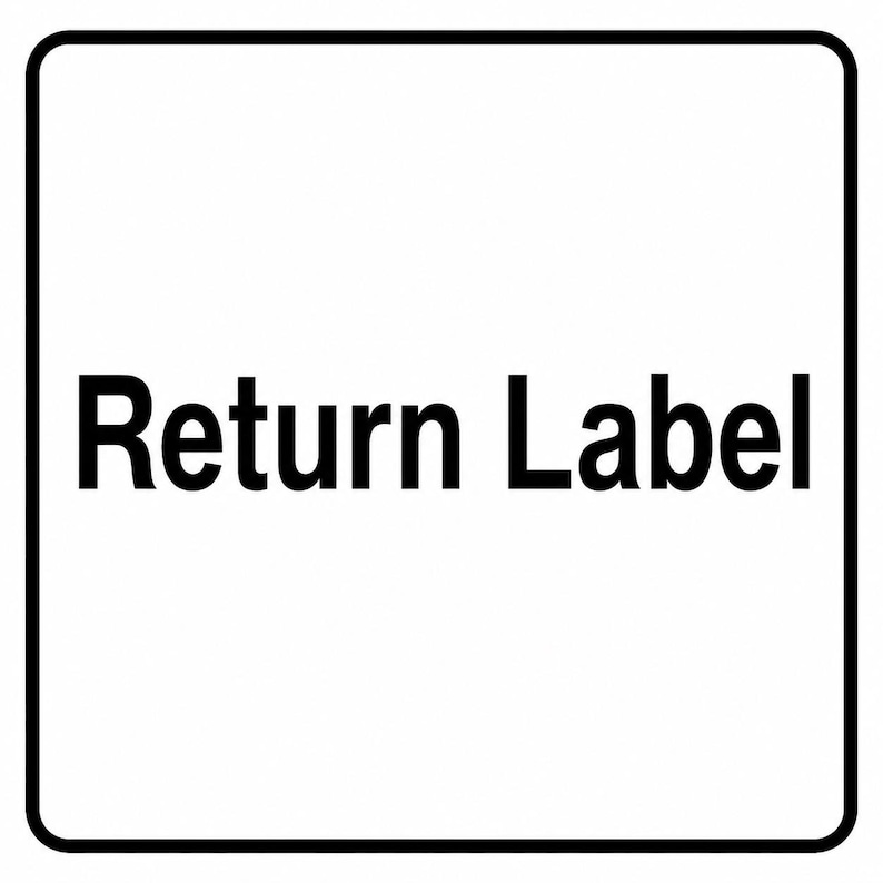Pu&ograve; includere: Un'etichetta quadrata bianca con bordo nero. Le parole "Return Label" sono stampate in grassetto nero al centro dell'etichetta. L'etichetta &egrave; progettata per spedizioni e resi.