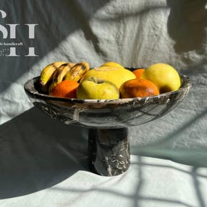 Handcrafted Black Marble Fruit Bowl: Elegant Kitchen Centerpiece