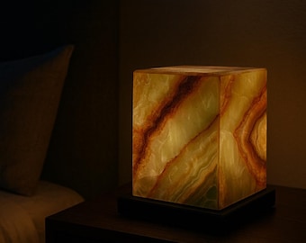 Lámpara de mesa de piedra de ónix artesanal: iluminación ambiental elegante