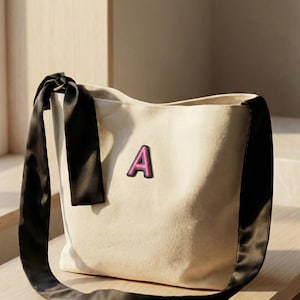 Tasche mit Namen personalisiert – Stofftasche Baumwolle, Initial Patch gestickt, Alltags-Shopper, Geschenk Freundin, Tragetasche Cross-Body
