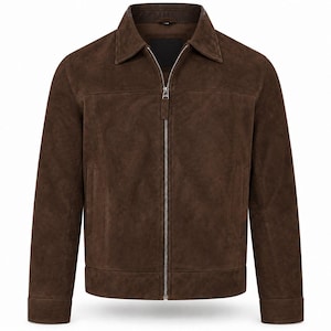 Peut inclure: Une veste en daim marron fonc&eacute; dot&eacute;e d'un col classique, de manches longues avec poignets boutonn&eacute;s et d'une fermeture &eacute;clair centrale en m&eacute;tal argent&eacute;. Le v&ecirc;tement comprend deux poches lat&eacute;rales verticales et un ourlet droit.