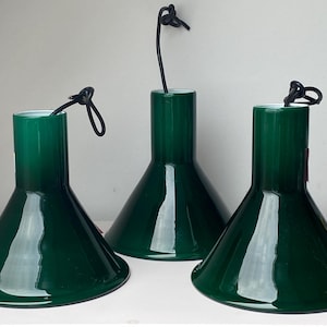 P&T Mini- Pendelleuchte von Michael Bang, 1970'er für Holmegaard, grün. Es sind 3 vorhanden. Preis gilt  für 1 Stück.
