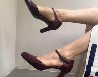 Brown leather vintage retro style shoes with comfortable heels