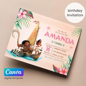 Puede incluir: Una invitación de cumpleaños con una ilustración de acuarela de personajes de la película animada Moana. La invitación incluye el nombre "Amanda", la edad "5" y los detalles del evento. El diseño incorpora flores y follaje tropical.
