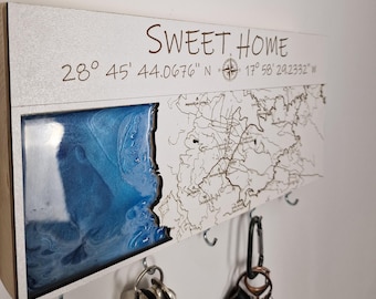 Personalisierter Schlüsselhalter mit Stadtkarte – Geschenk zur Hauseinweihung, Koordinaten, Haken, Resin Wasser, Wanddeko