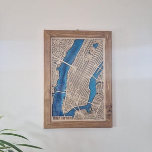 Carte de Ville 3D Rustique - Art Mural en Bois Découpé au Laser avec Résine Époxy et Cadre Rustique