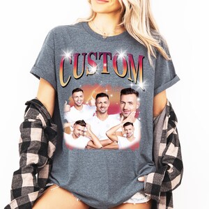 男性の誕生日プレゼントに写真プリントTシャツを贈ろう、ヴィンテージ90年代のシャツの雰囲気のある赤いグラフィックTシャツ、ユニセックスの海賊版カスタムグラフィックスーツ