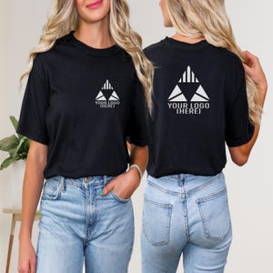 Verwöhnen Sie Ihren Vater mit einem Firmenlogo-Shirt mit Ihrem Design, hier als Vatertagsgeschenk oder Unisex-Shirt!