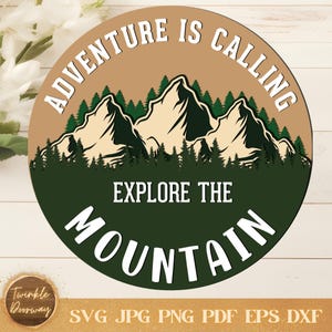 L'aventure vous appelle, téléchargement numérique, accroche-porte de voyage SVG, fichier laser Glowforge, Cricut, décoration extérieure, panneau de camping Wanderlust
