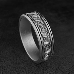 Sterling Silver Vintage Men Wedding Band, Floral Men Engagement Ring, Engraved Ring, Men Silver Accessories, Men&#39;s Jewelry, Oxidized Jewelry