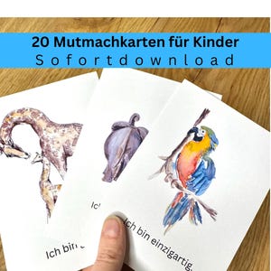 Könnte beinhalten: Ein Set Aquarell-Kunstkarten für Kinder mit Tier- und Pflanzenillustrationen. Die Karten haben deutschen Text, mit einem blauen Banner oben mit der Aufschrift "20 Mutmachkarten für Kinder Sofortdownload."