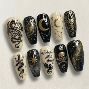 Presse dragon / Style inspiré de la quatrième aile / Étoile de lune céleste dorée et tête de mort / Fandom de l'université de guerre Basgiath / Ongles de luxe faits main